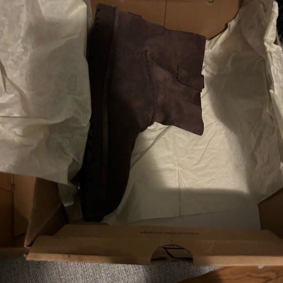 Brown UGG boots classic mini - Picture 7 of 9